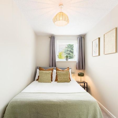Modern 2-Bedroom Apartments With Free Parking In Leamington Spa Exterior photo