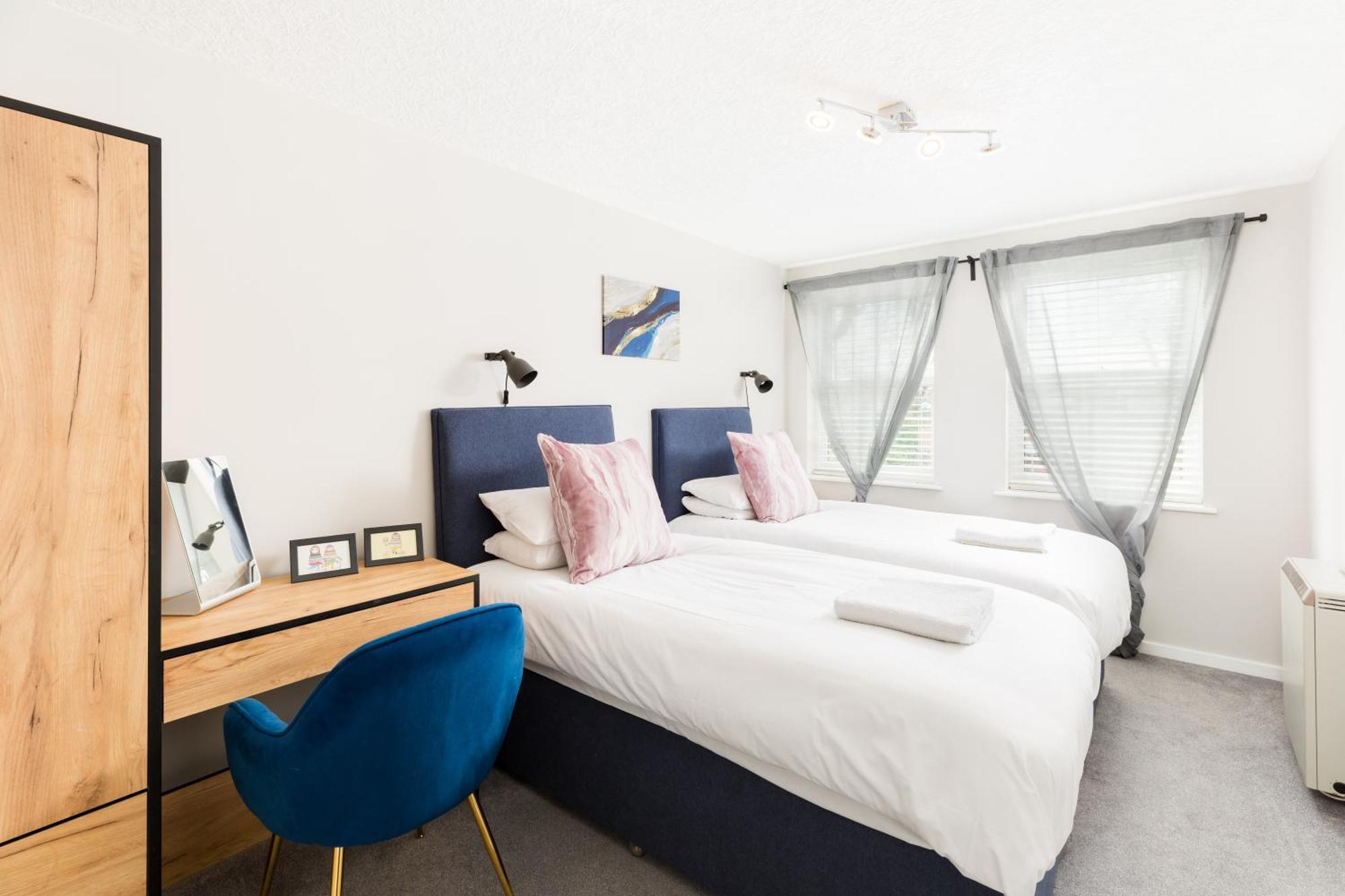Modern 2-Bedroom Apartments With Free Parking In Leamington Spa Exterior photo