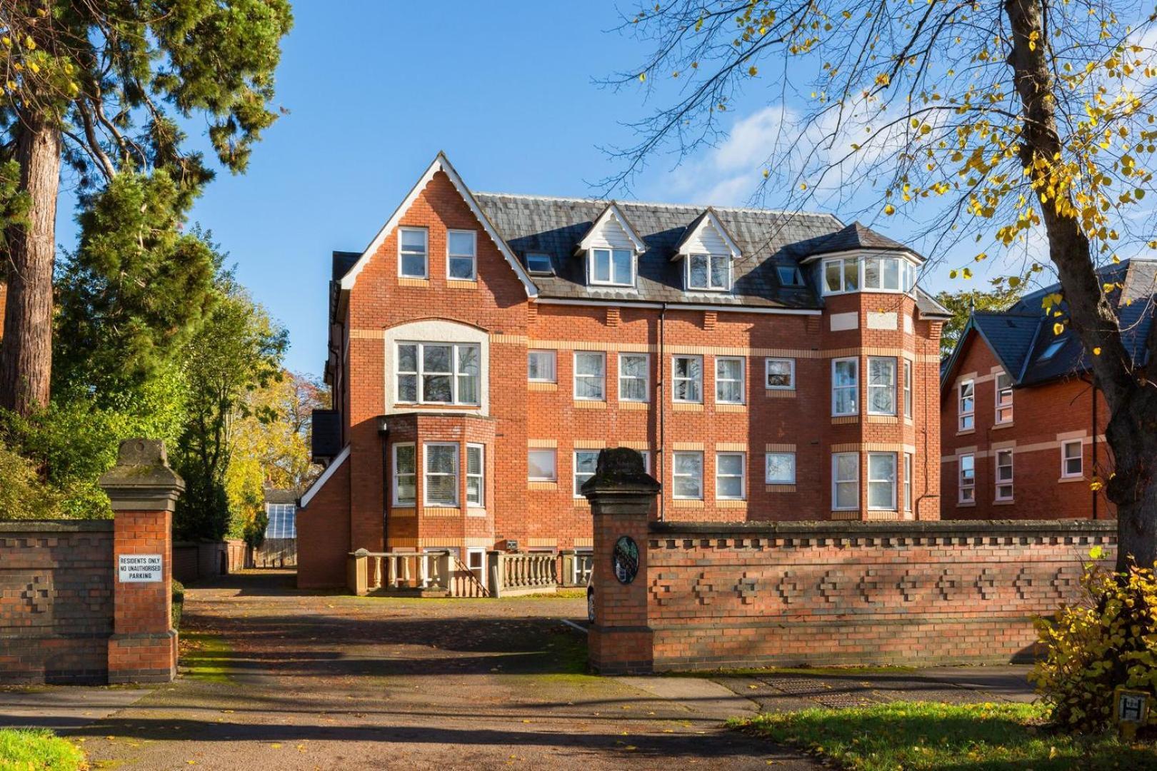 Modern 2-Bedroom Apartments With Free Parking In Leamington Spa Exterior photo