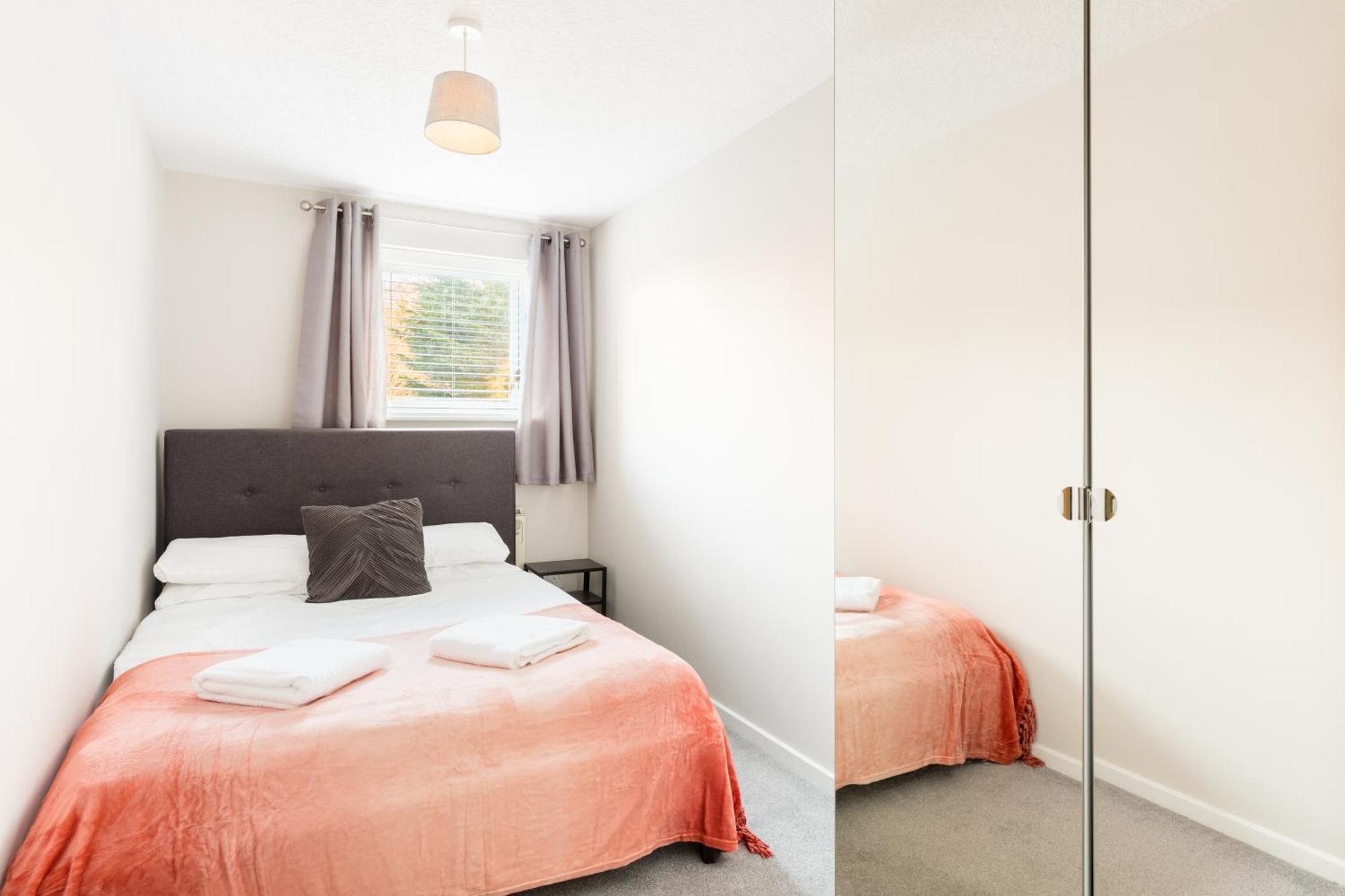 Modern 2-Bedroom Apartments With Free Parking In Leamington Spa Exterior photo