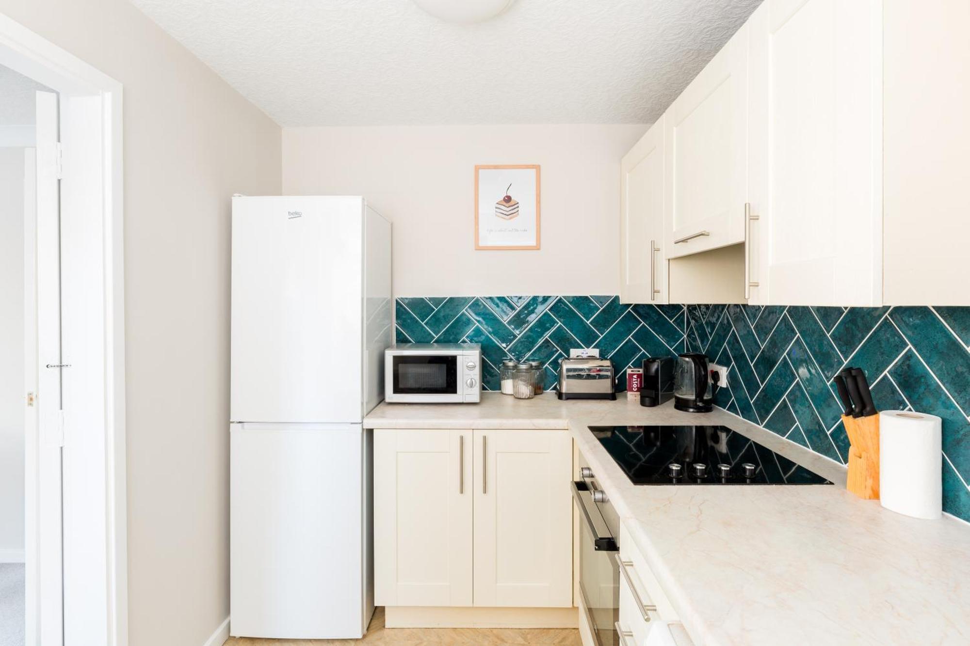 Modern 2-Bedroom Apartments With Free Parking In Leamington Spa Exterior photo