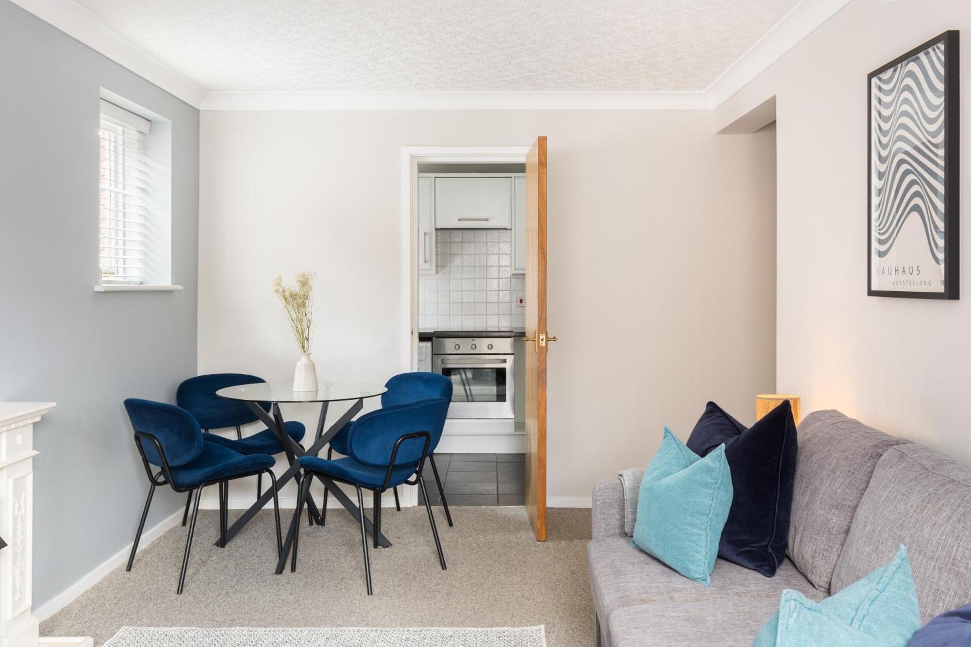 Modern 2-Bedroom Apartments With Free Parking In Leamington Spa Exterior photo
