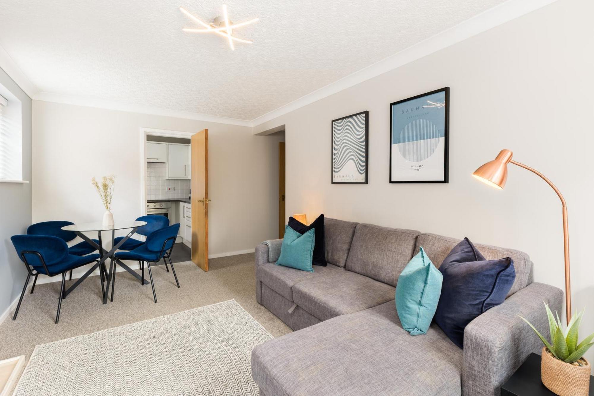 Modern 2-Bedroom Apartments With Free Parking In Leamington Spa Exterior photo