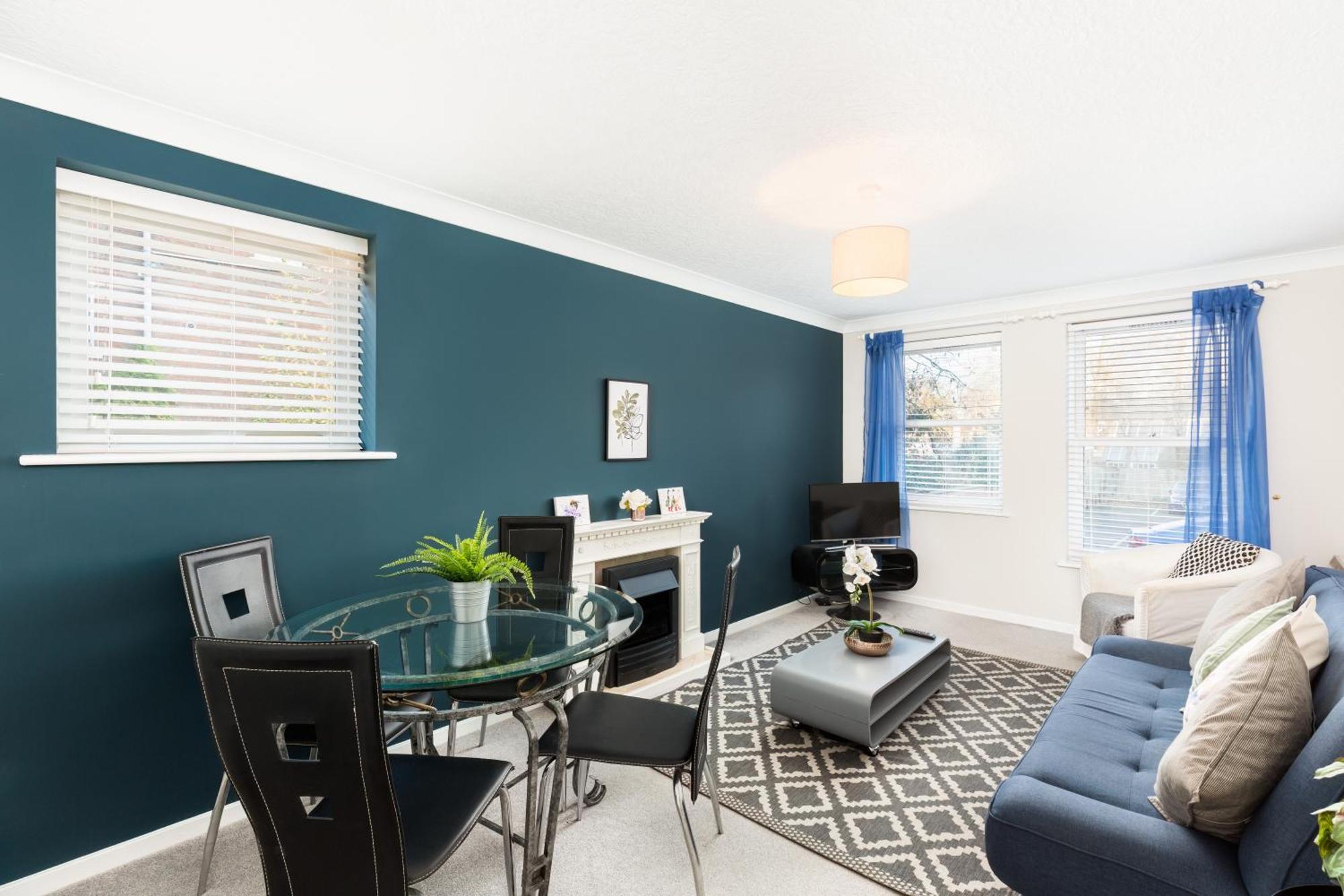 Modern 2-Bedroom Apartments With Free Parking In Leamington Spa Exterior photo