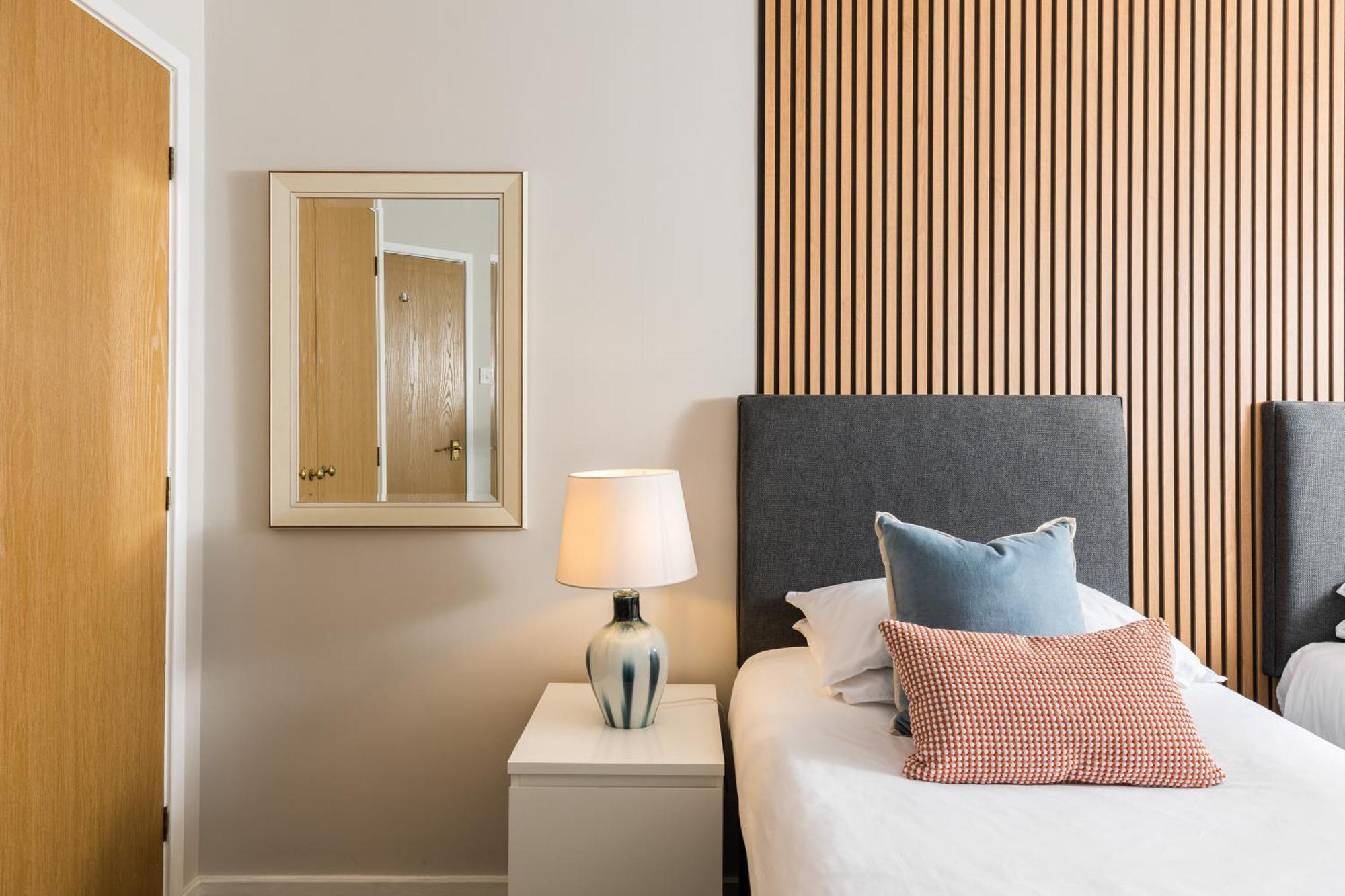 Modern 2-Bedroom Apartments With Free Parking In Leamington Spa Exterior photo