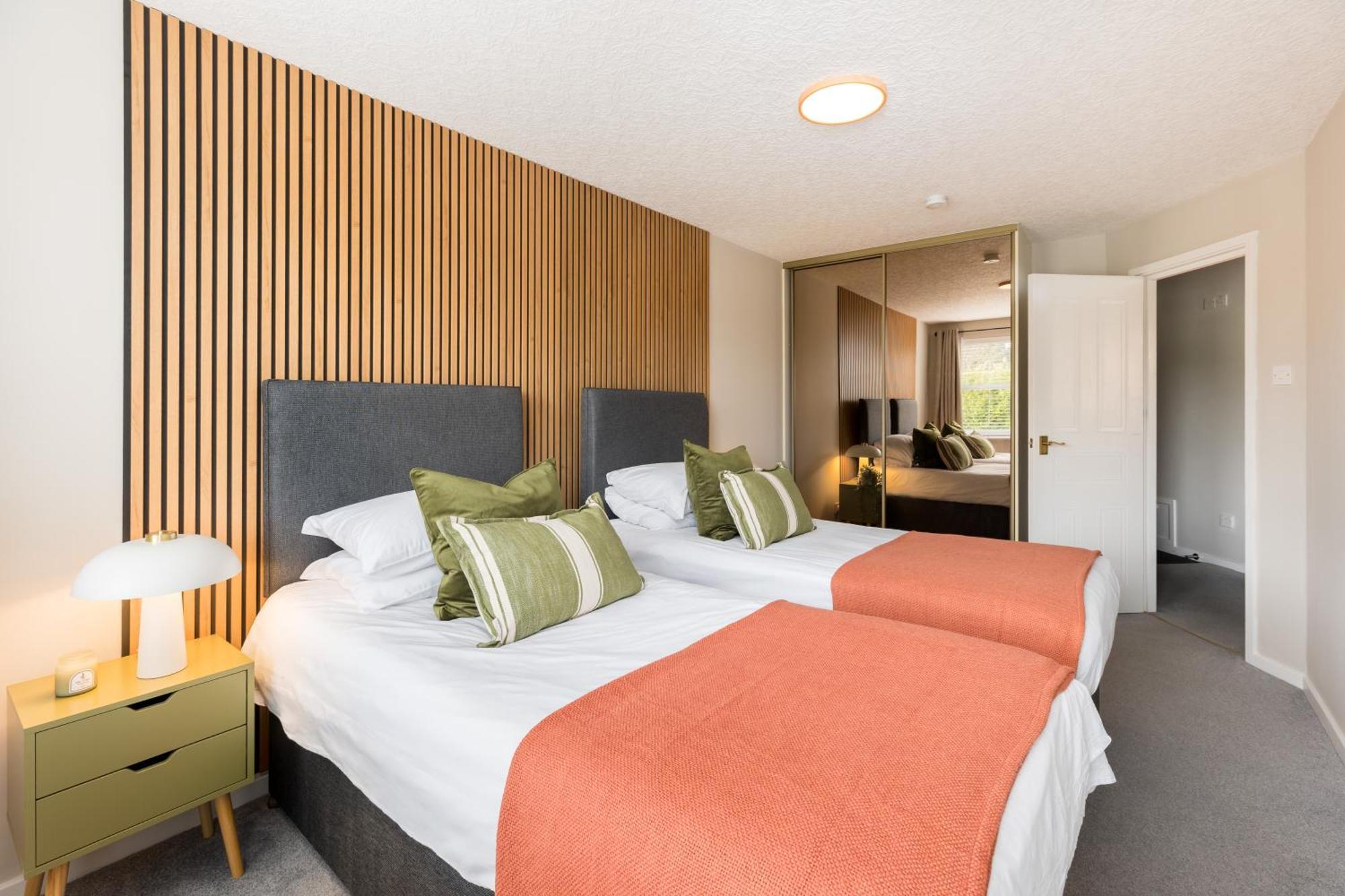 Modern 2-Bedroom Apartments With Free Parking In Leamington Spa Exterior photo