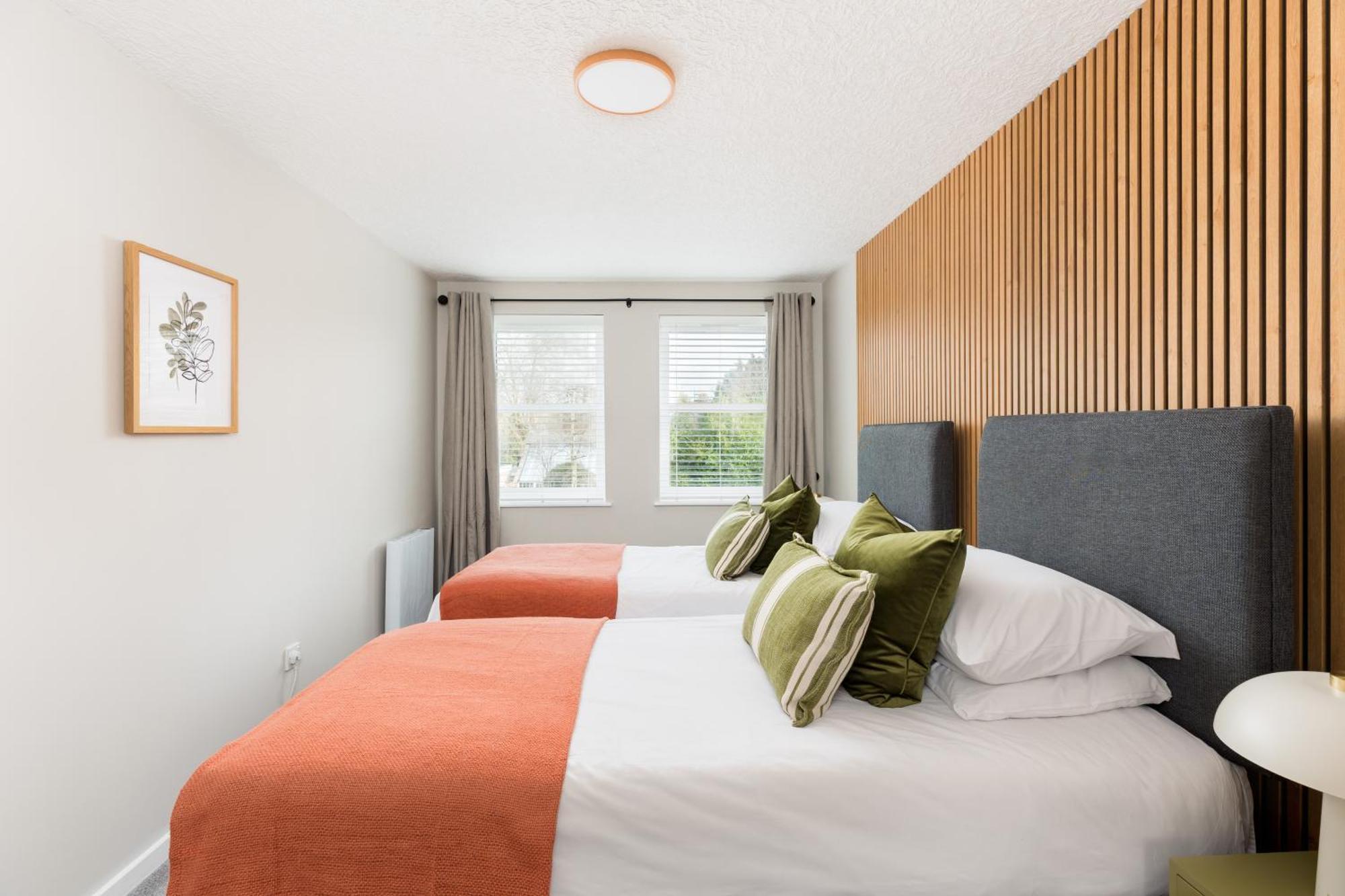 Modern 2-Bedroom Apartments With Free Parking In Leamington Spa Exterior photo