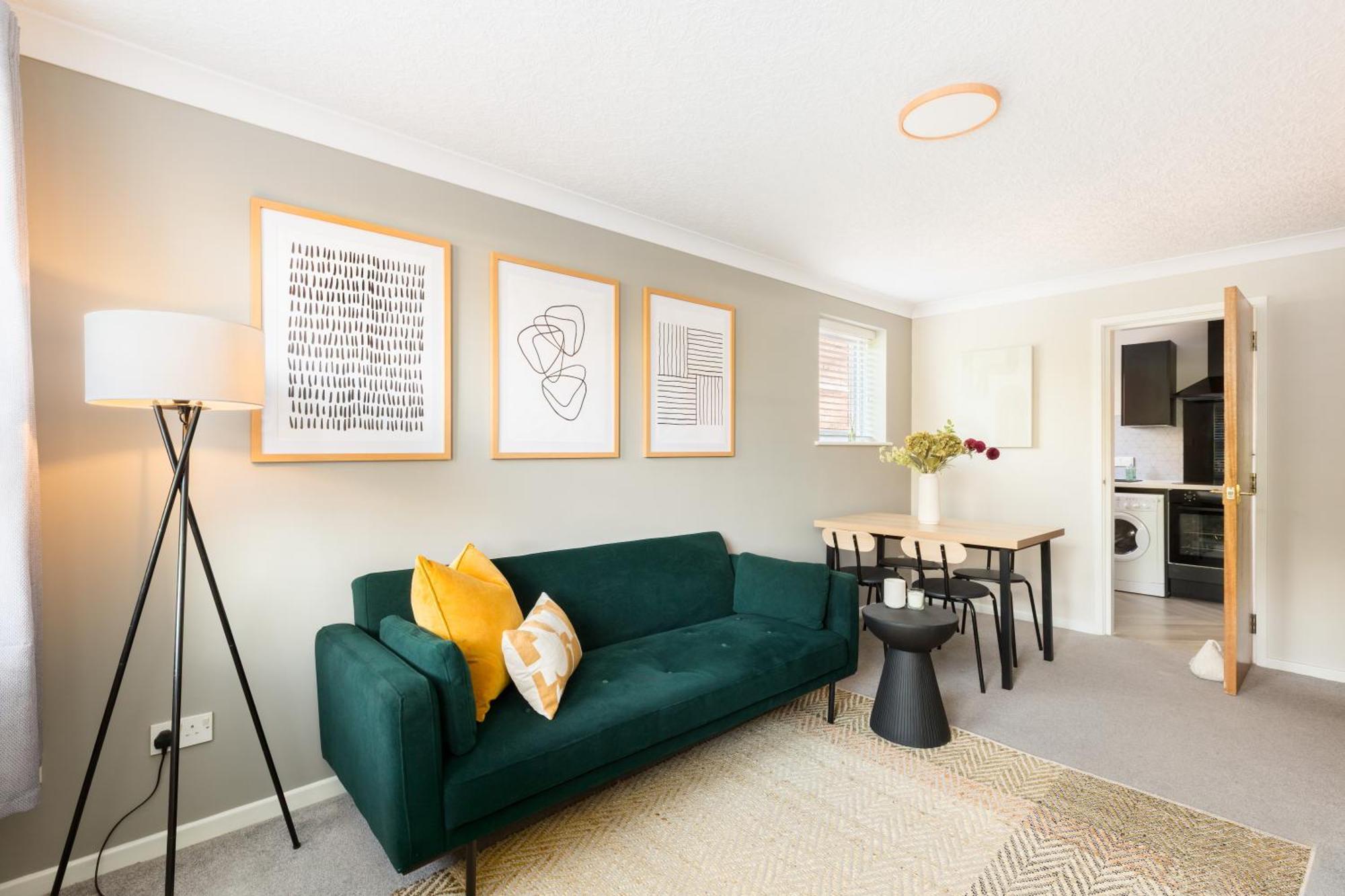 Modern 2-Bedroom Apartments With Free Parking In Leamington Spa Exterior photo