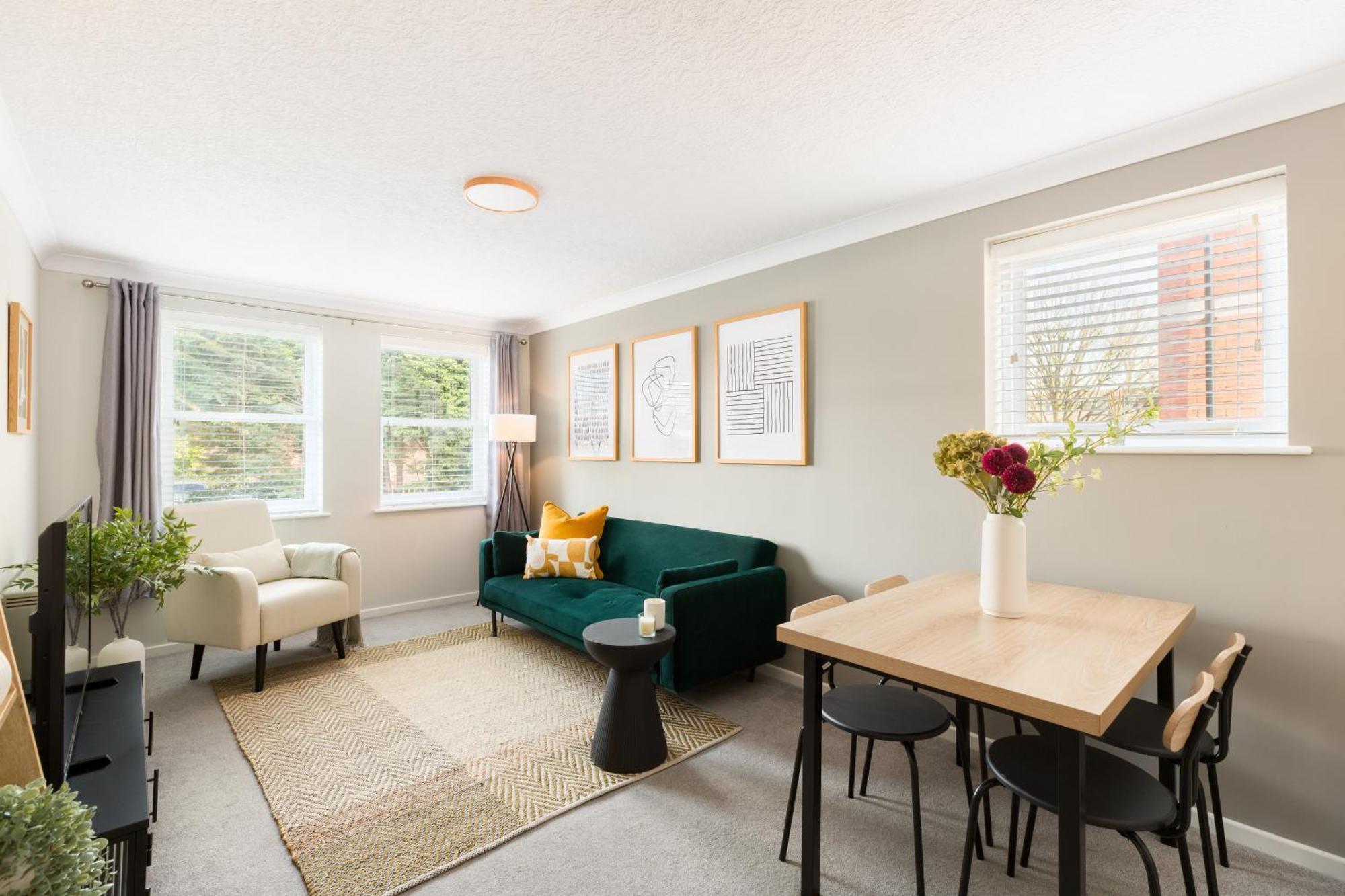 Modern 2-Bedroom Apartments With Free Parking In Leamington Spa Exterior photo