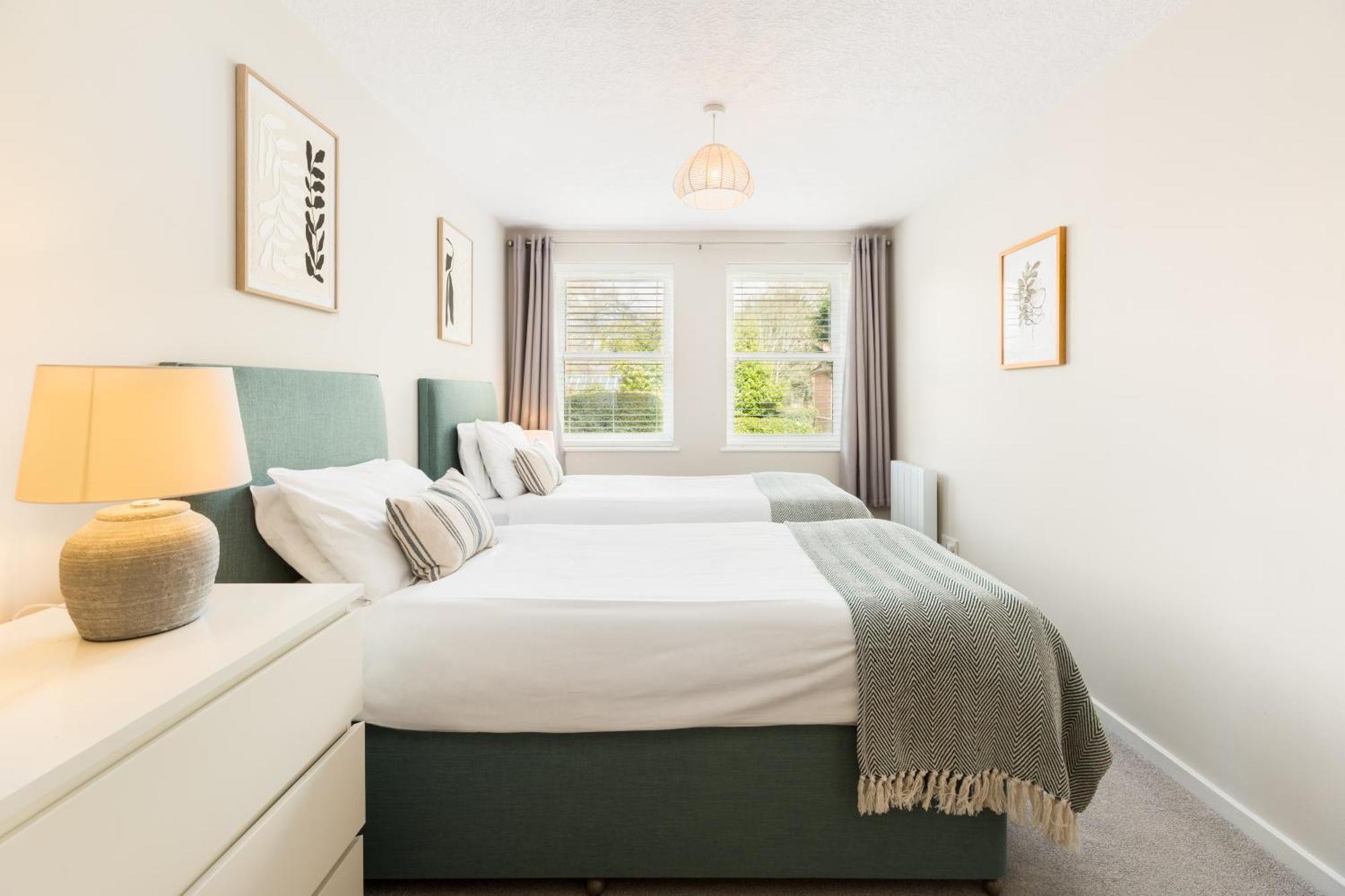 Modern 2-Bedroom Apartments With Free Parking In Leamington Spa Exterior photo